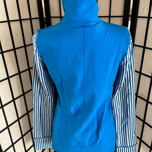 Lululemon Daily Yoga Jacket Beaming Blue / Classic Stripe Polar Cream sz 6 - Picture 4 of 14